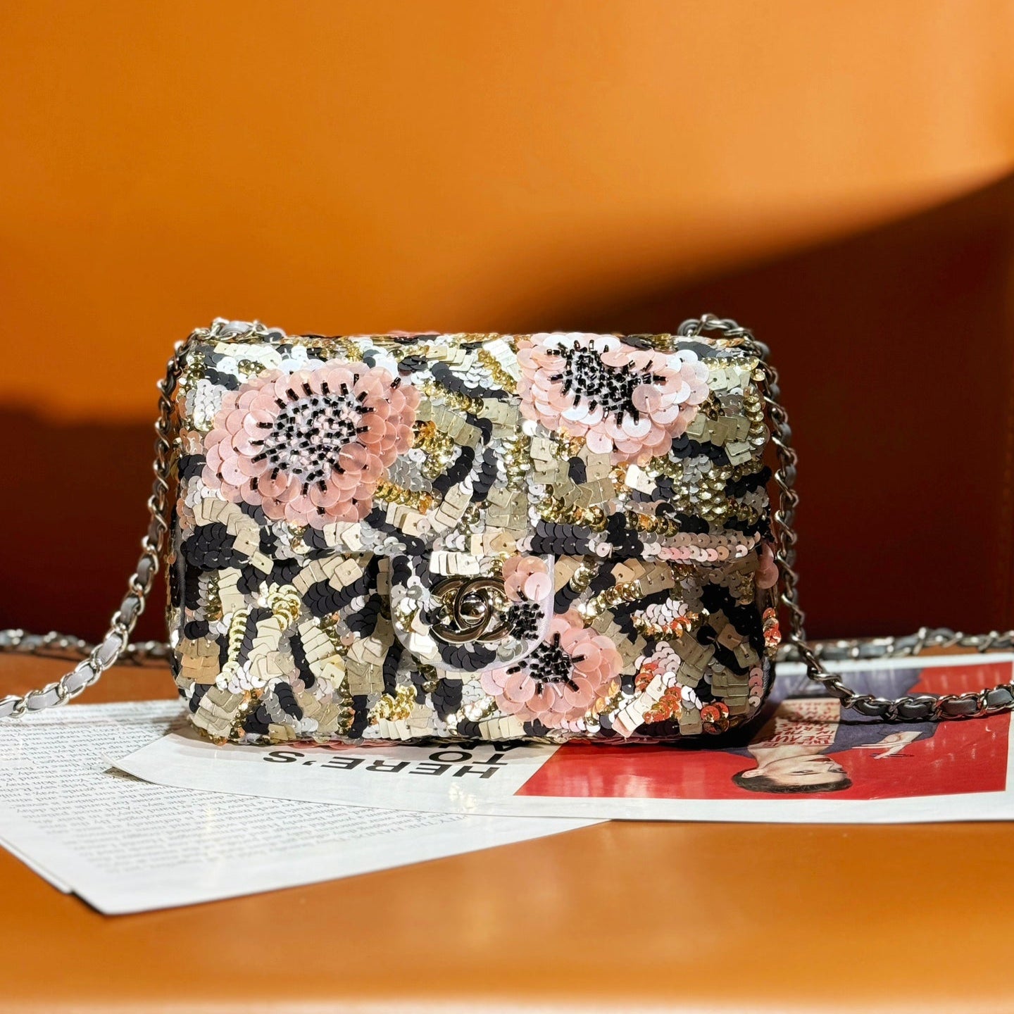 SAC À RABAT 24S 20 CM PAILLETTES MULTICOLORE FLEUR ROSE PERLE CUIR DE VEAU