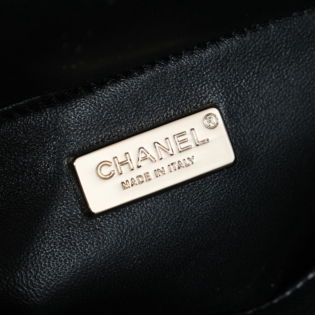SAC À RABAT 24S 20 CM EN CUIR DE VEAU À PAILLETTES NOIR ET BLANC