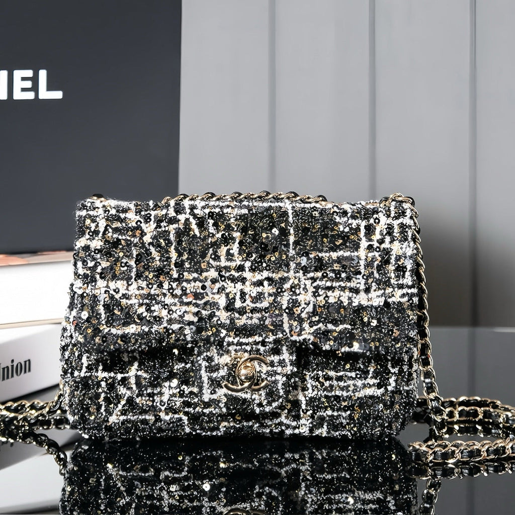 SAC À RABAT 24S 20 CM EN CUIR DE VEAU À PAILLETTES NOIR ET BLANC