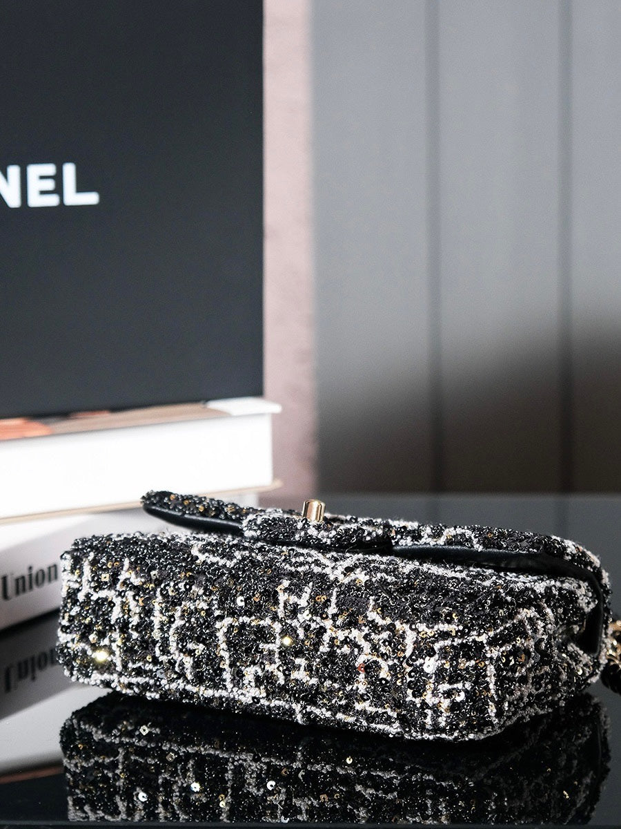SAC À RABAT 24S 20 CM EN CUIR DE VEAU À PAILLETTES NOIR ET BLANC