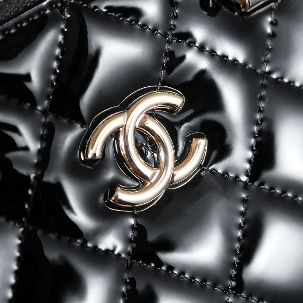 PETIT SAC CABAS 20 EN CUIR DE VEAU NOIR BRILLANT QUINCAILLERIE DORÉ