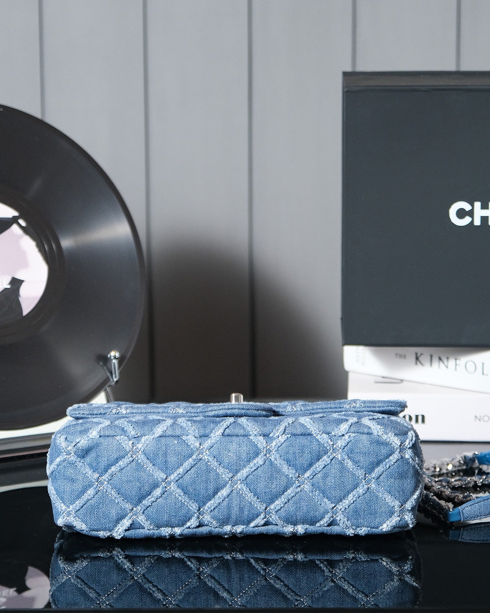 24S FLAP BAG 25.5CM BLUE QUILTED DENIM