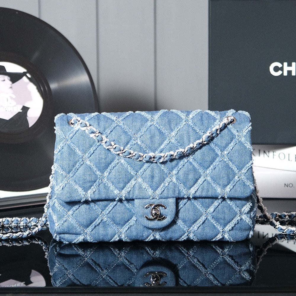24S FLAP BAG 25.5CM BLUE QUILTED DENIM