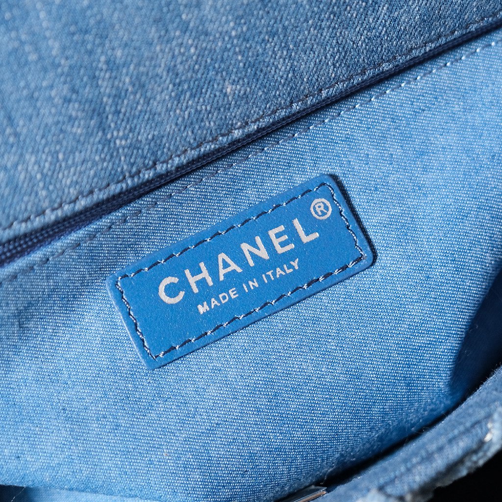 24S FLAP BAG 25.5CM BLUE QUILTED DENIM