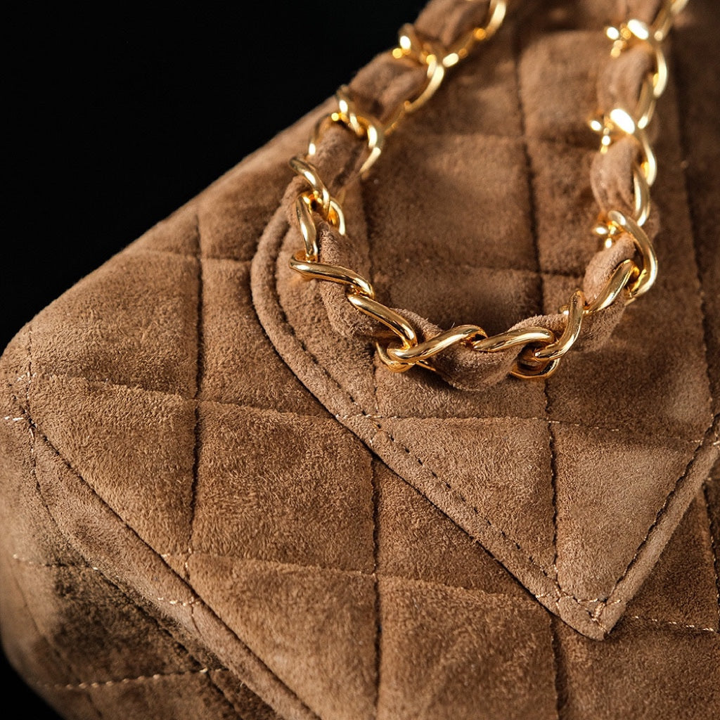 CLASSIC FLAP BAG 20CM BROWN SUEDE GOLD HARDWARE
