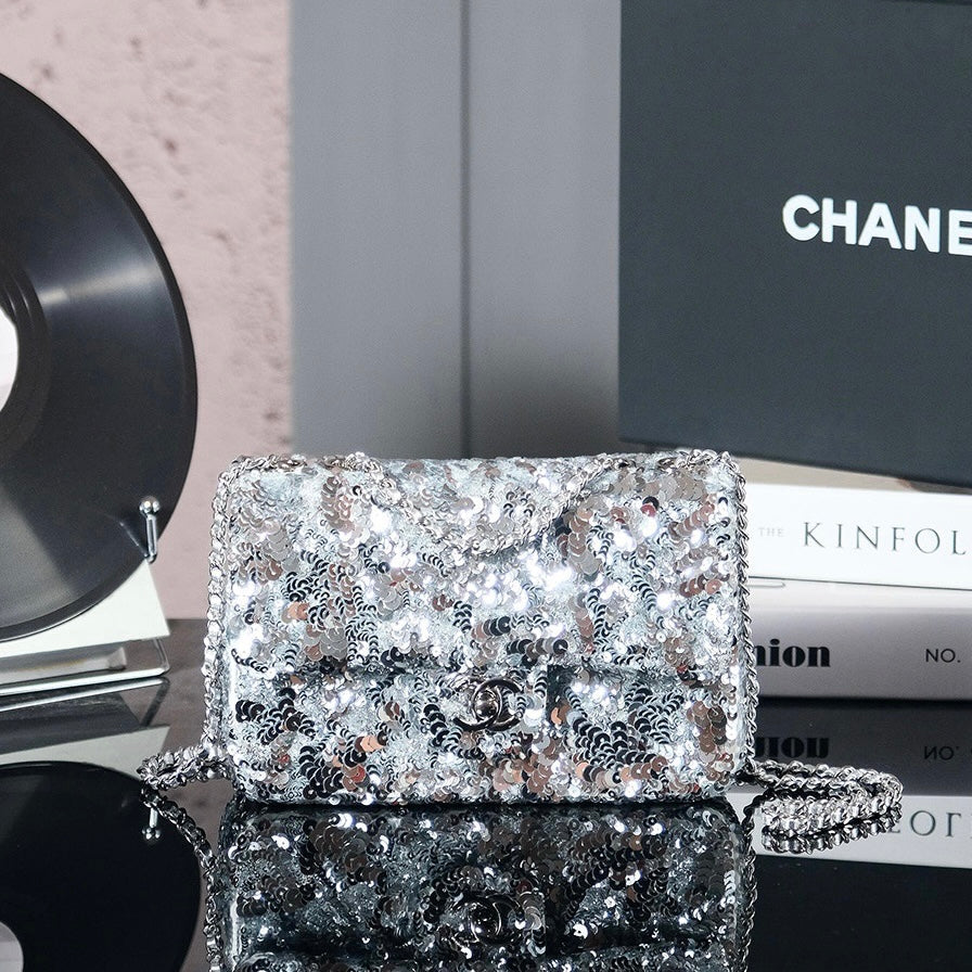 25C FLAP BAG 21CM DENSE SILVER SEQUIN WHITE CALFSKIN