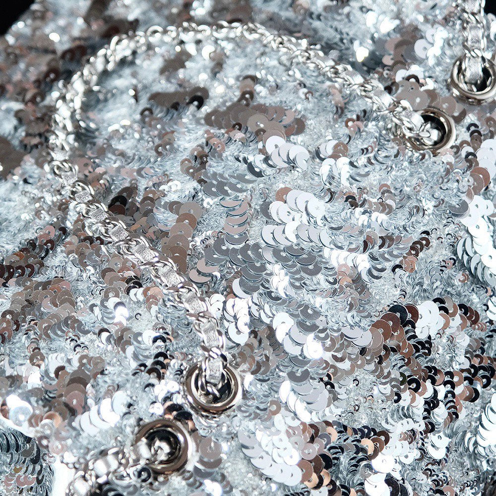 25C FLAP BAG 21CM DENSE SILVER SEQUIN WHITE CALFSKIN