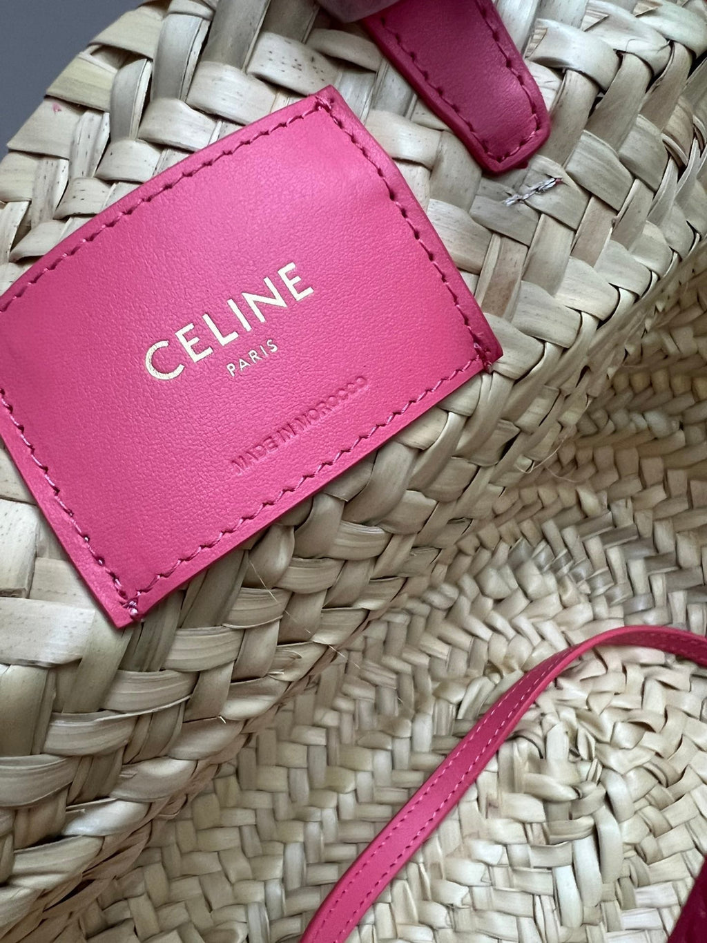 SAC CLASSIQUE MOYEN 25 CM EN RAPHIA ET CUIR DE VEAU ROSE FONCÉ
