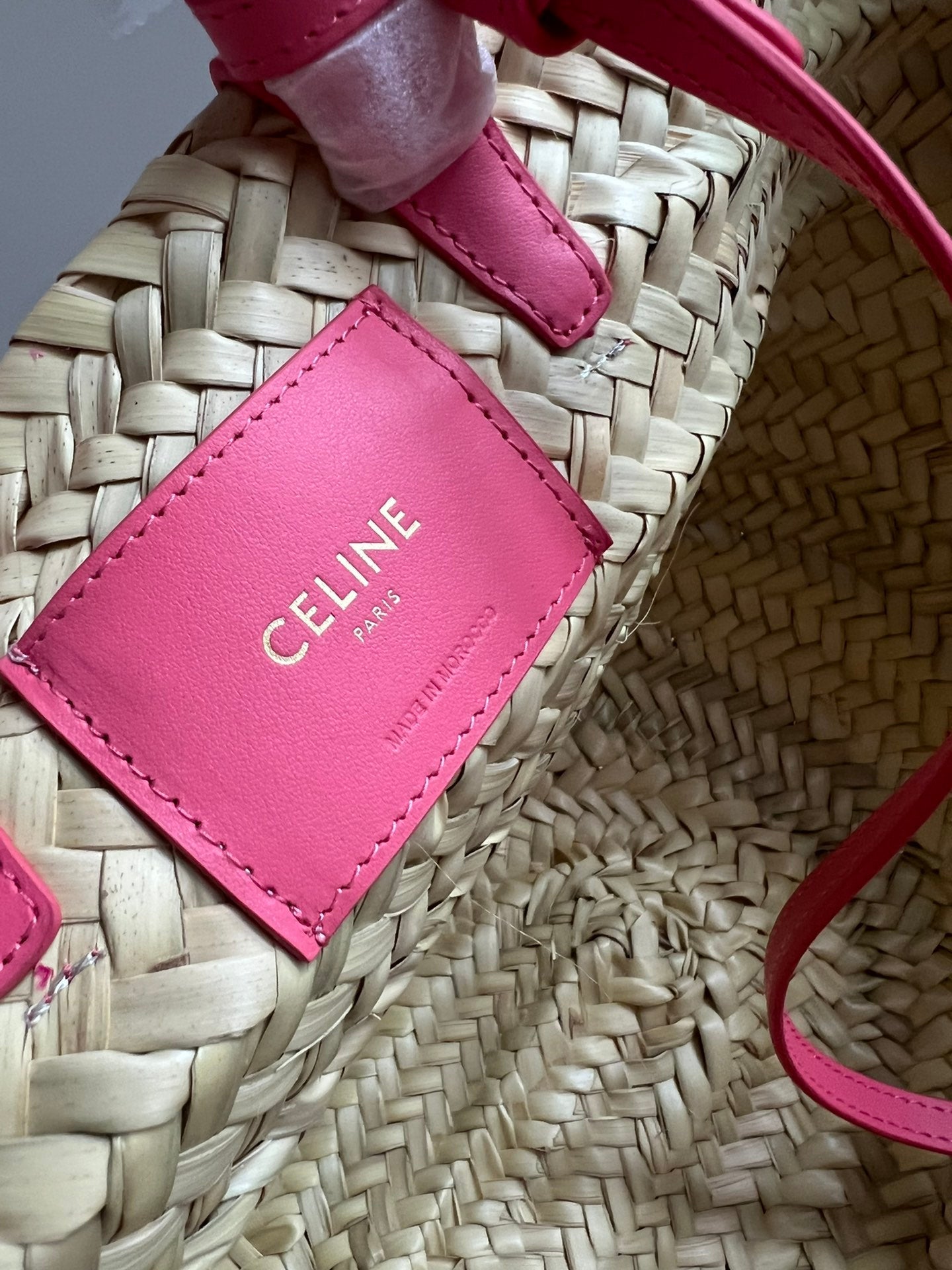 SAC CLASSIQUE MOYEN 25 CM EN RAPHIA ET CUIR DE VEAU ROSE FONCÉ
