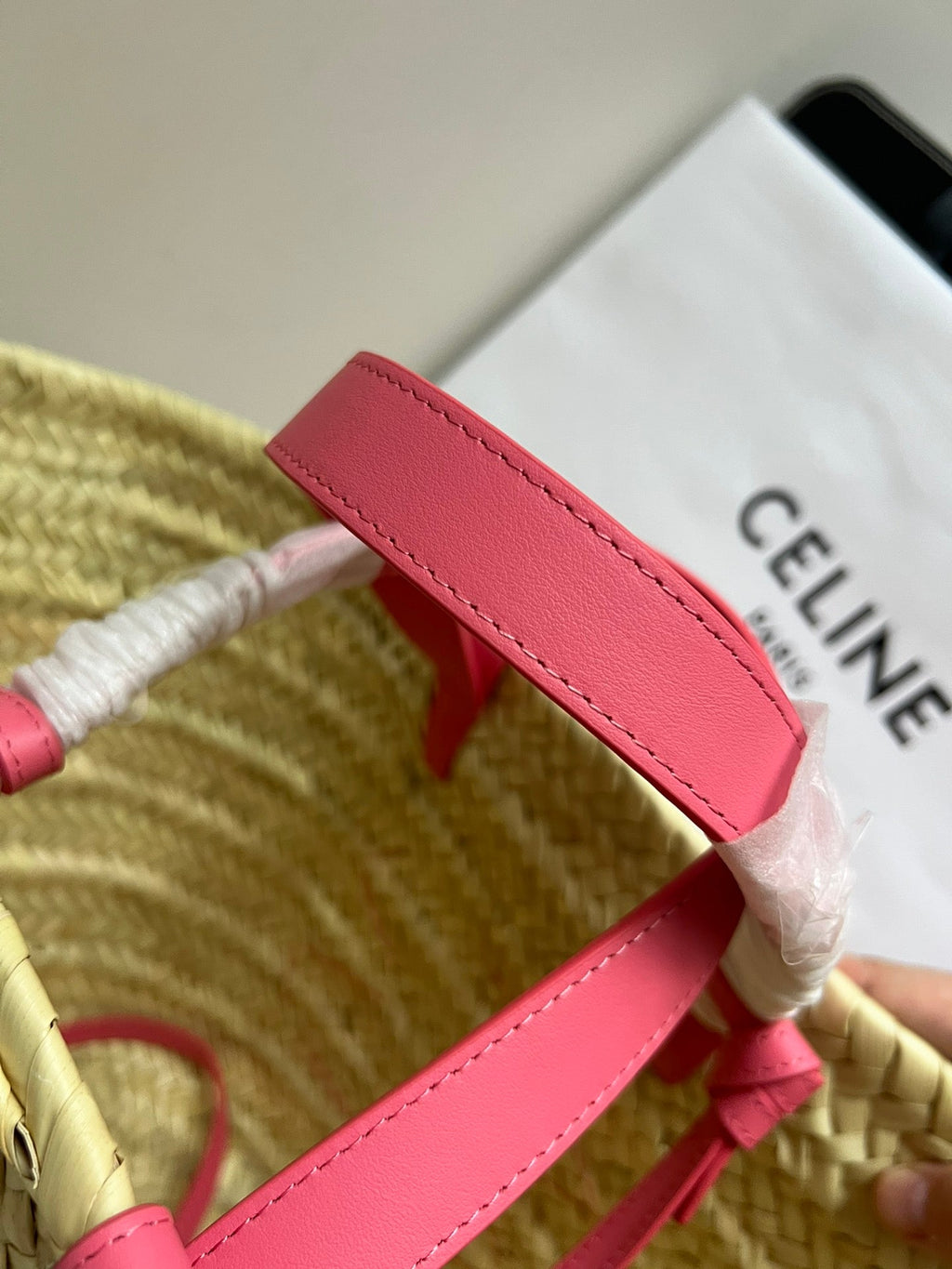 SAC CLASSIQUE MOYEN 25 CM EN RAPHIA ET CUIR DE VEAU ROSE FONCÉ