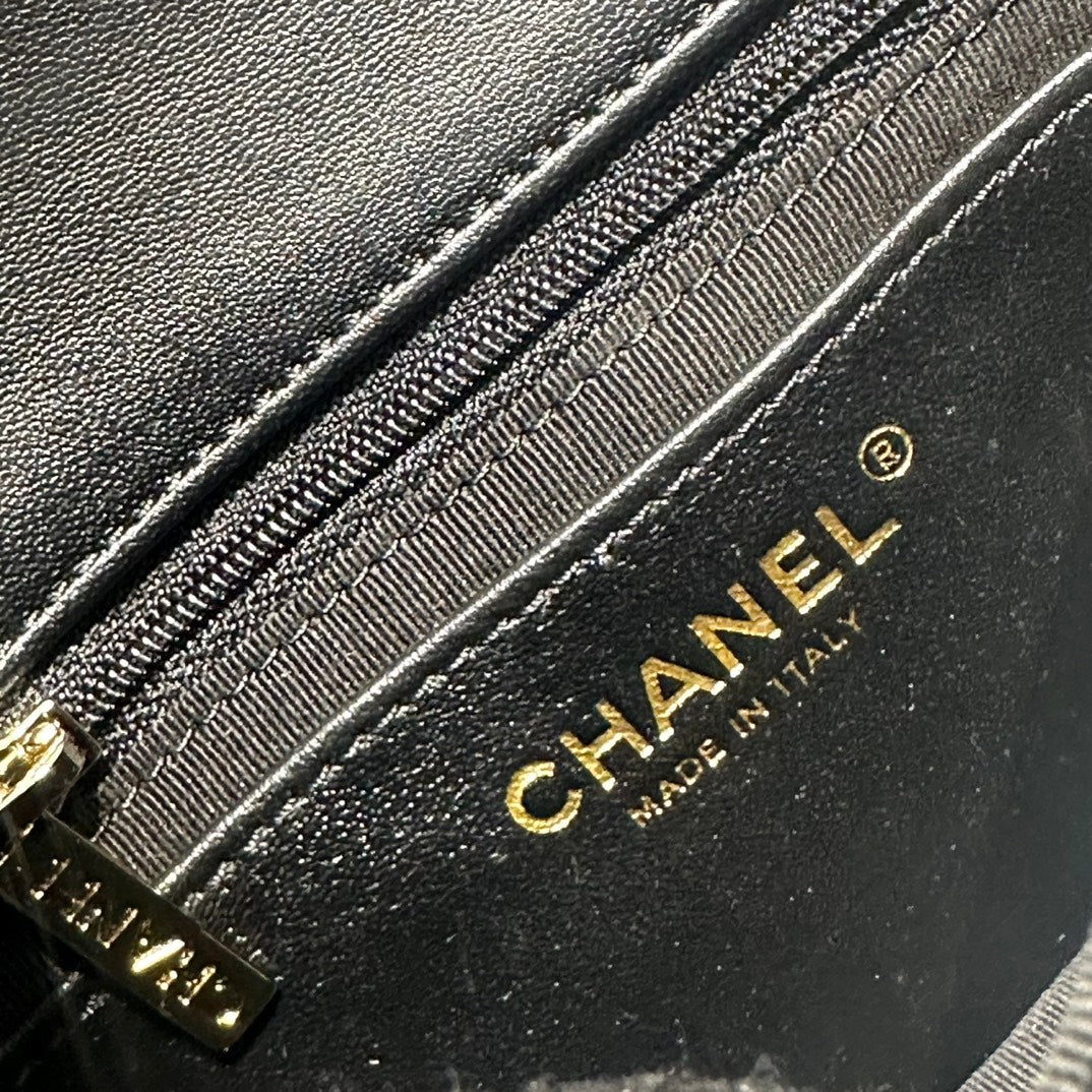 23P FLAP BAG 16CM BLACK CALFSKIN SIVER HARDWARE