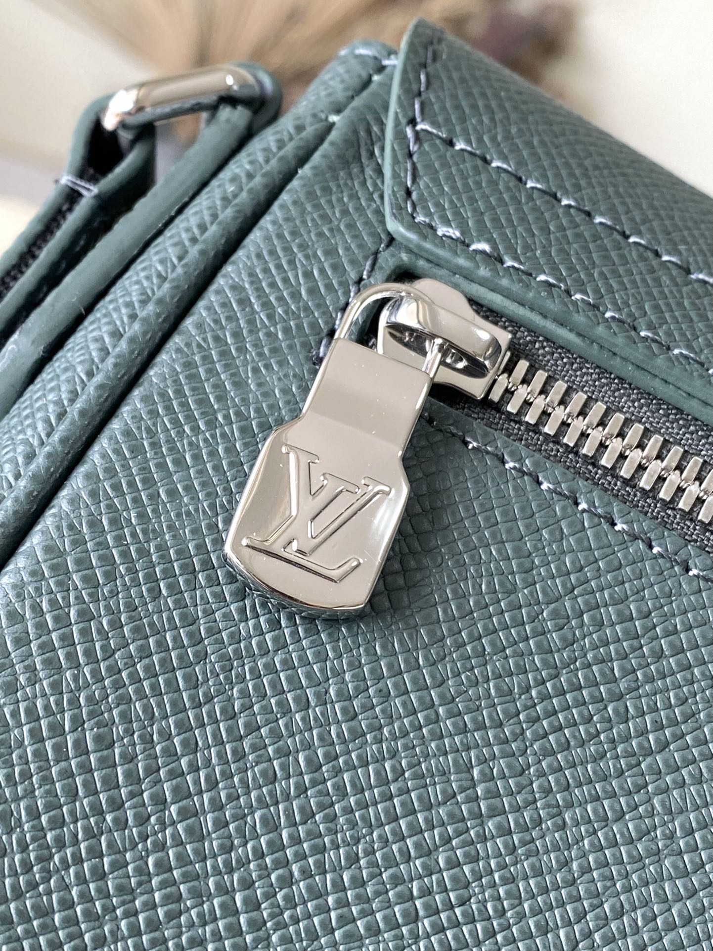 DISTRICT PM 26 EN CUIR DE VEAU VERT CELESTE