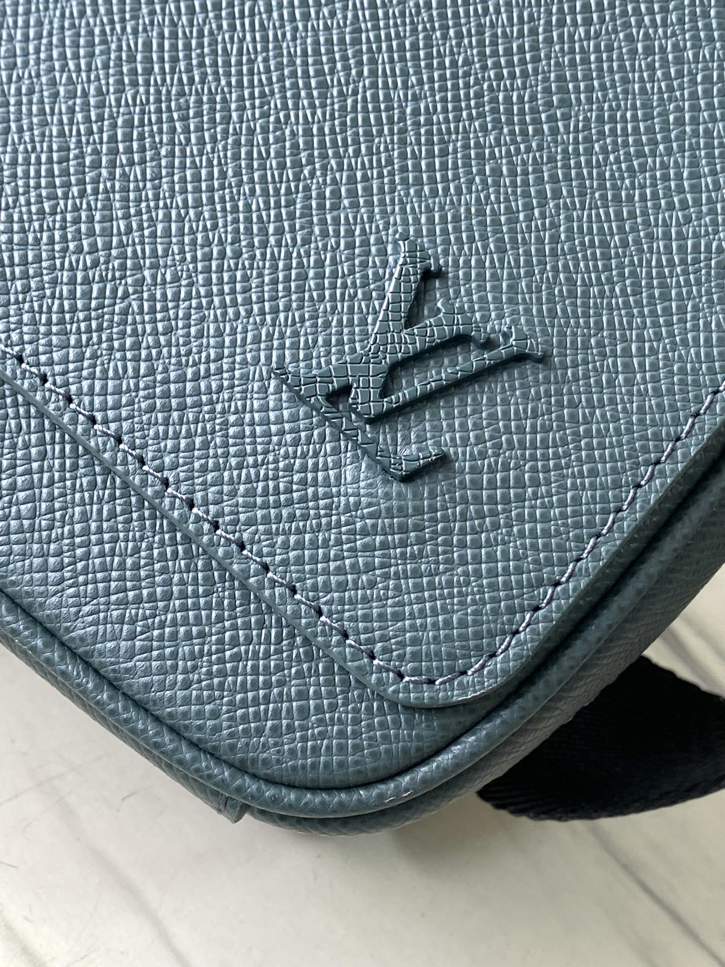 DISTRICT PM 26 EN CUIR DE VEAU VERT CELESTE