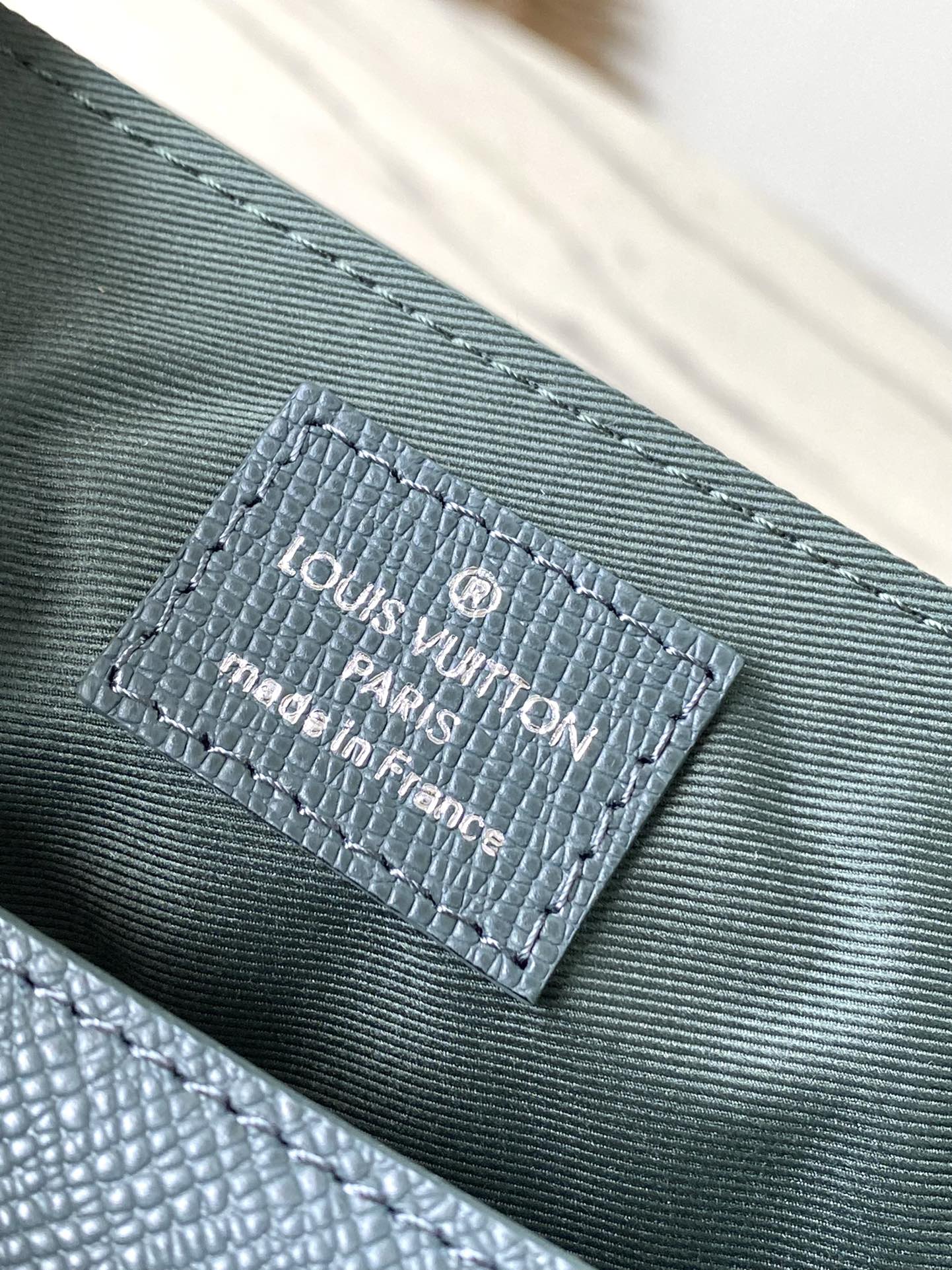 DISTRICT PM 26 EN CUIR DE VEAU VERT CELESTE