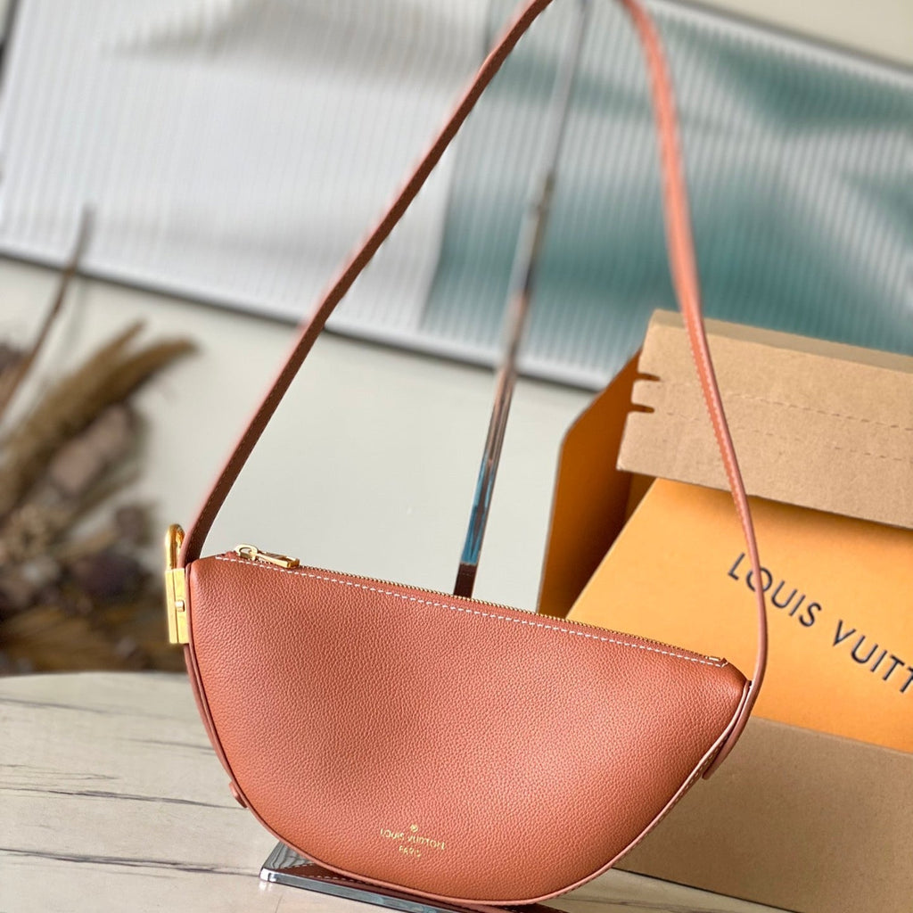 SAC BANANE DISCRET 28 EN CUIR DE VEAU ORANGE ESPAGNOL BOUCLE OR