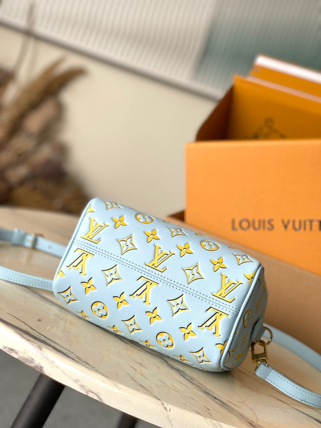 SPEEDY BANDOULIÈRE 20 EN CUIR DE VEAU MONOGRAMME JAUNE CIEL BOUCLE OR