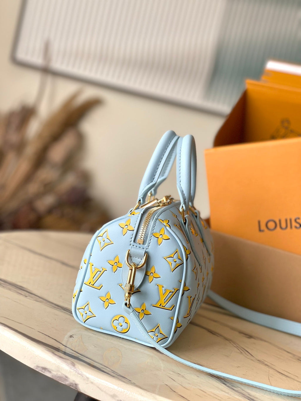 SPEEDY BANDOULIÈRE 20 EN CUIR DE VEAU MONOGRAMME JAUNE CIEL BOUCLE OR