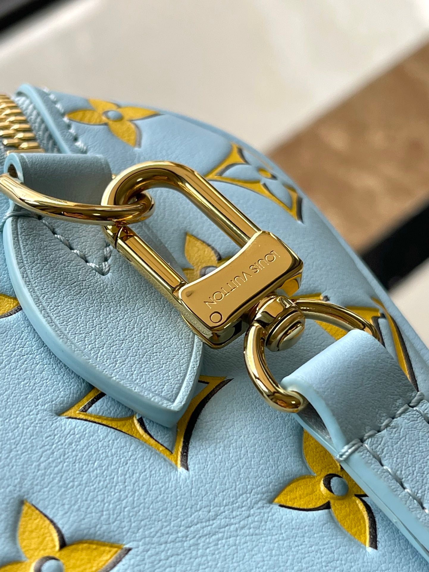 SPEEDY BANDOULIÈRE 20 EN CUIR DE VEAU MONOGRAMME JAUNE CIEL BOUCLE OR