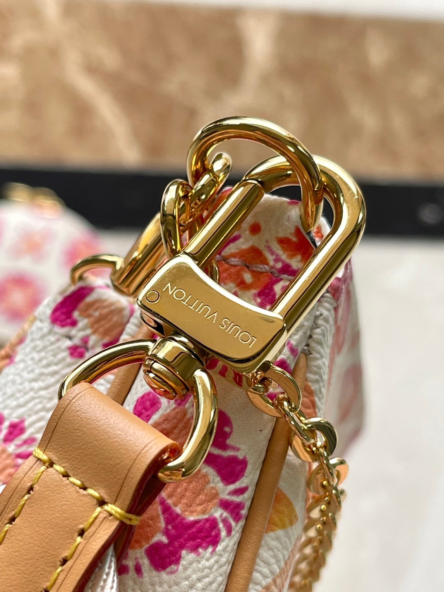 ACCESSOIRES MULTI-POCHETTES ROSE 24 PO CARREAUX MONOGRAMME CORAIL TOILE QUINCAILLERIE DORÉ
