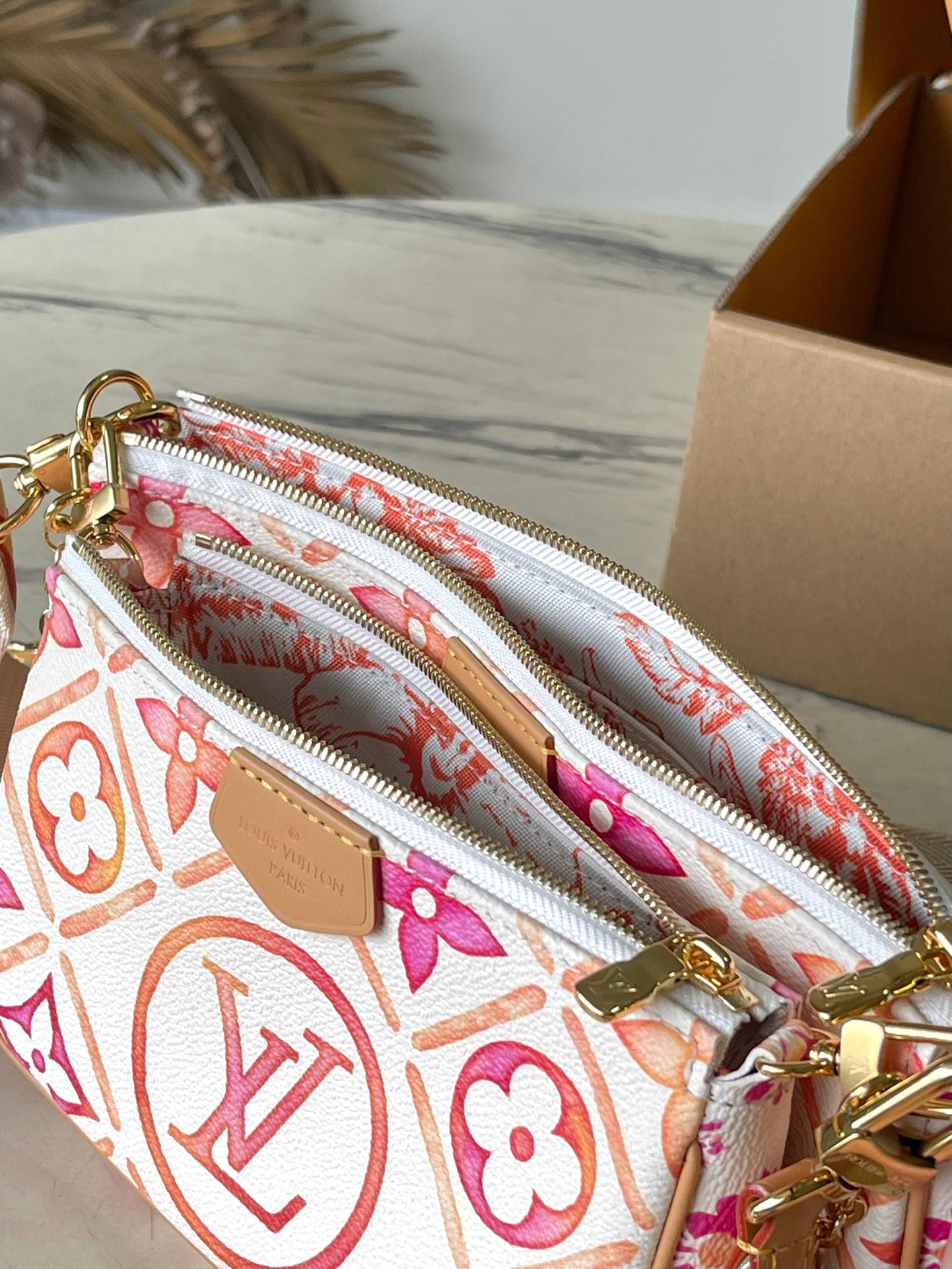 ACCESSOIRES MULTI-POCHETTES ROSE 24 PO CARREAUX MONOGRAMME CORAIL TOILE QUINCAILLERIE DORÉ