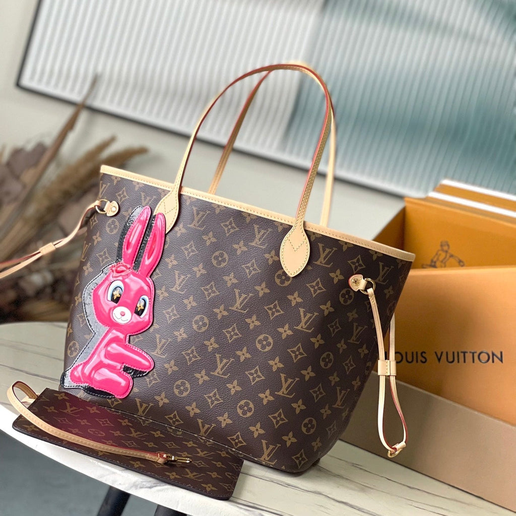 NEVERFULL MM 31 EN TOILE MONOGRAMME MARRON AVEC PATCH LAPIN ROSE