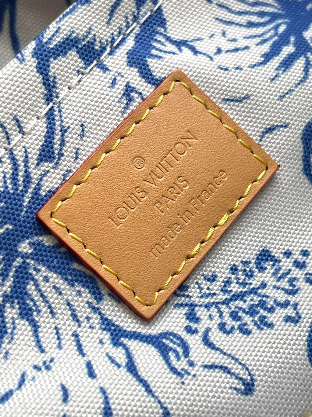 ONTHEGO EAST WEST 25 EN TOILE À CARREAUX MONOGRAMME BLEU LAGON