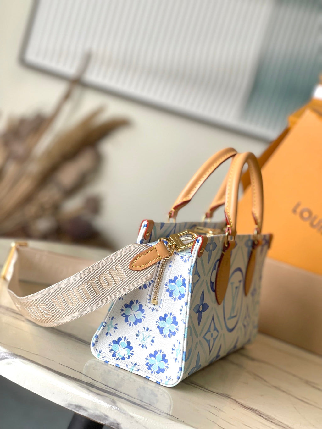 ONTHEGO EAST WEST 25 EN TOILE À CARREAUX MONOGRAMME BLEU LAGON