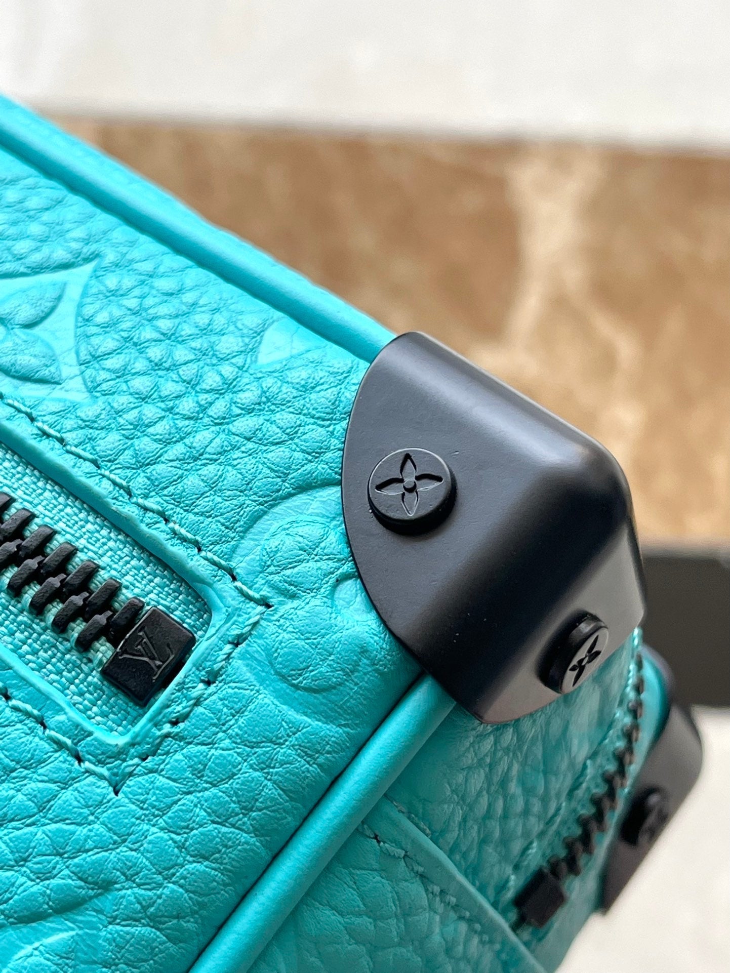 MINI COFFRE SOUPLE 18 EN TAURILLON BLEU TURQUOISE