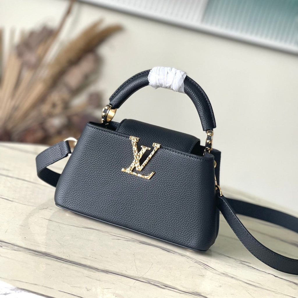 CAPUCINES EAST-WEST MINI 22 EN CUIR DE VEAU NOIR ACIER DORÉ