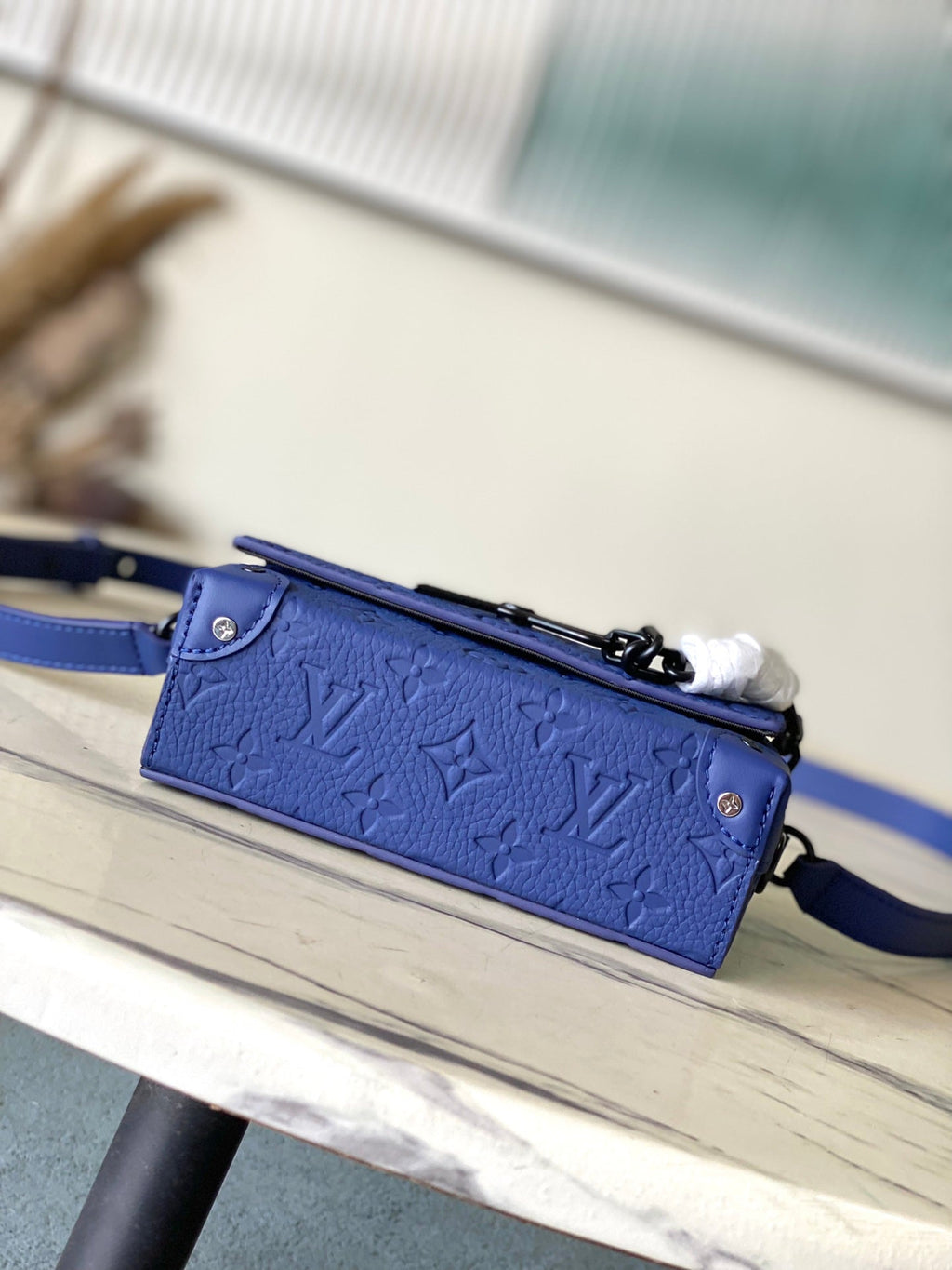 STEAMER 18 EN TAURILLON BLEU SAPHIR AVEC MONOGRAMME EN RELIEF