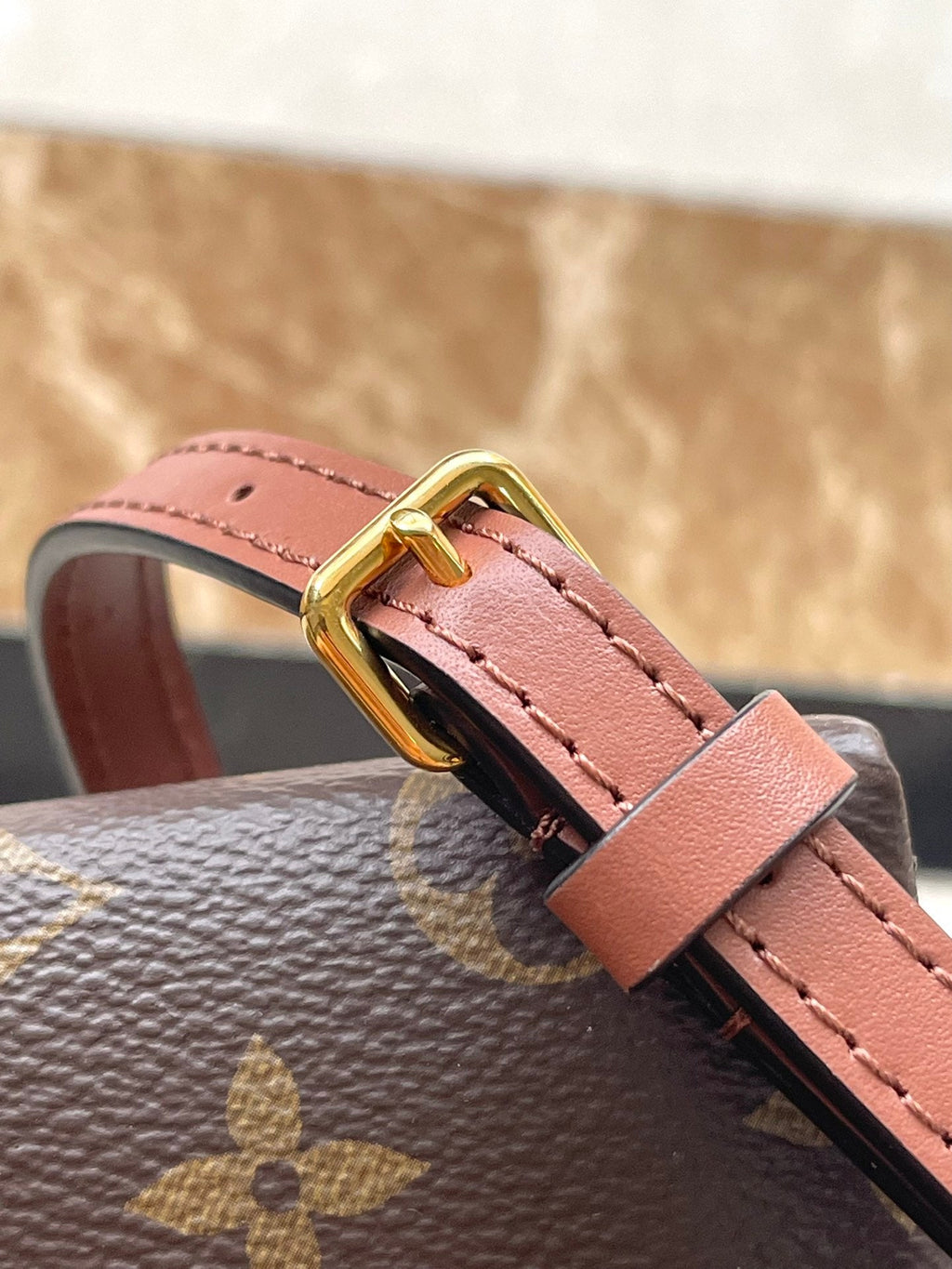 LOCKY BB 20 EN TOILE MONOGRAMME MARRON ET CUIR DE VEAU LISSE BOUCLE DORÉ
