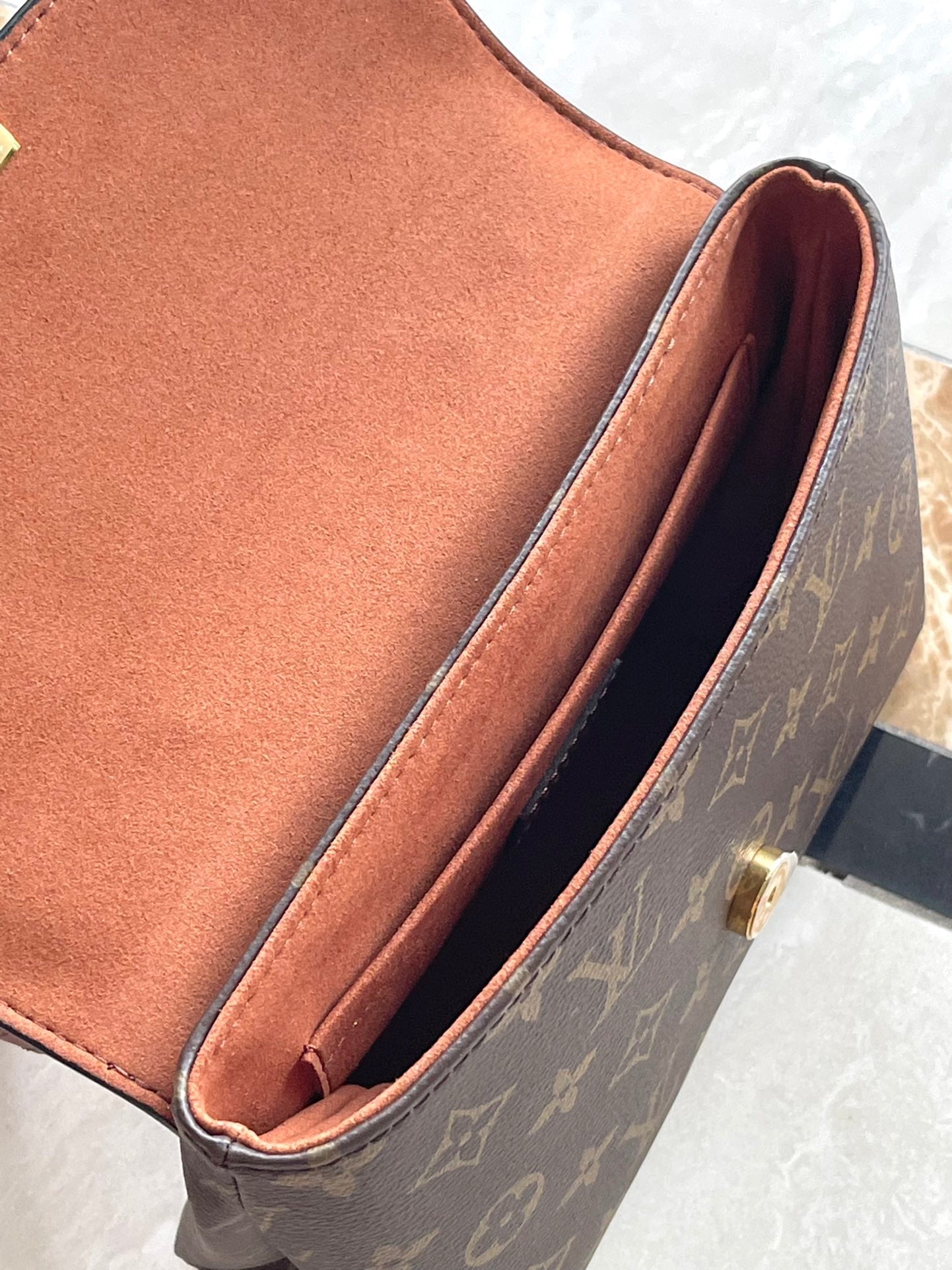 LOCKY BB 20 EN TOILE MONOGRAMME MARRON ET CUIR DE VEAU LISSE BOUCLE DORÉ