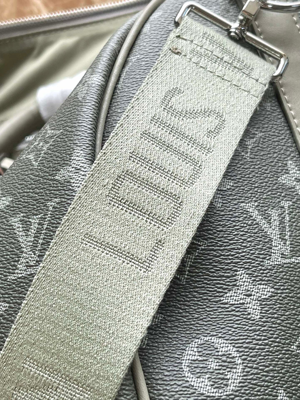 KEEPALL BANDOULIÈRE 45 EN TOILE GRIS DÉGRADÉ MONOGRAMME