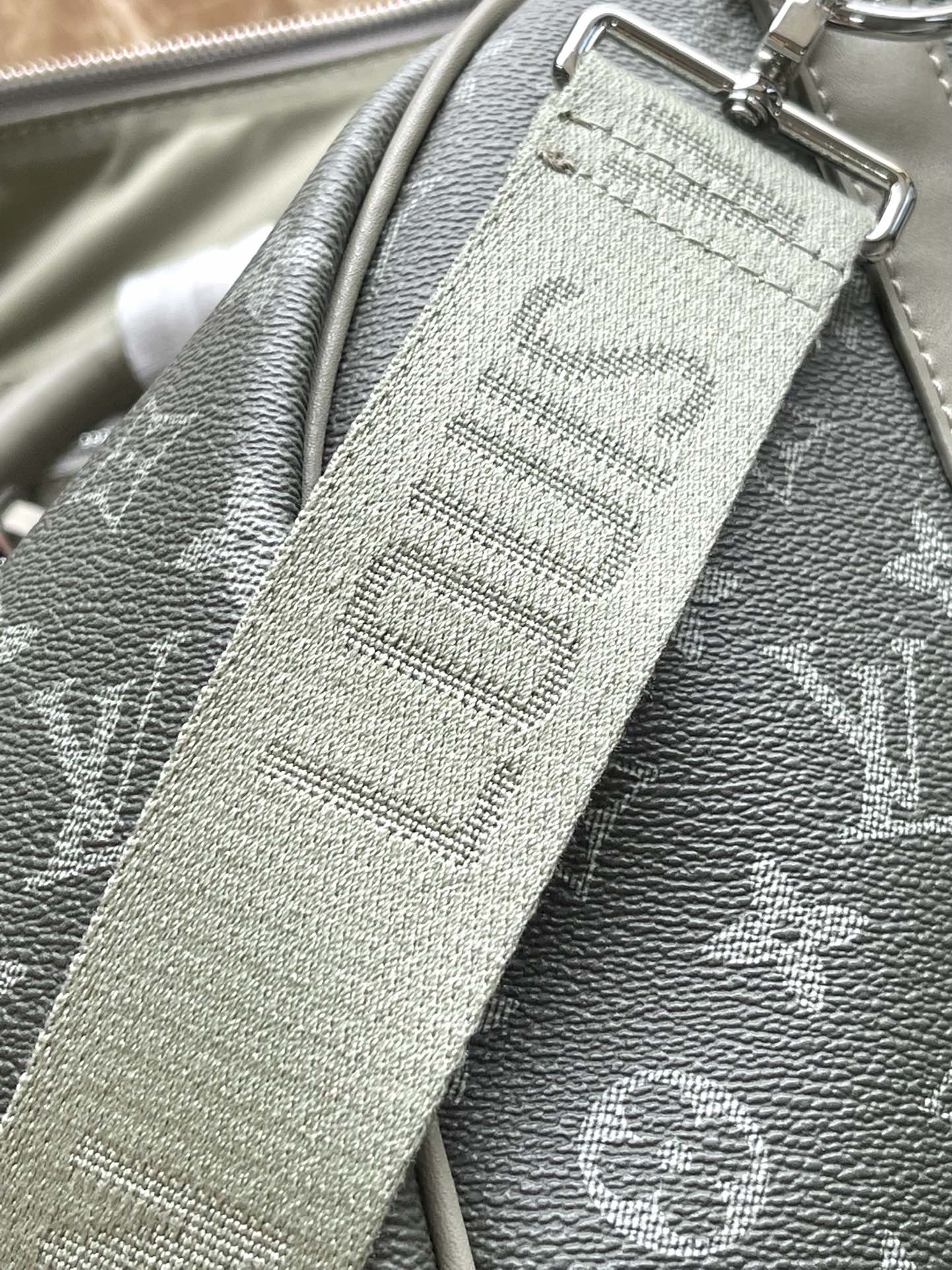 KEEPALL BANDOULIÈRE 45 EN TOILE GRIS DÉGRADÉ MONOGRAMME