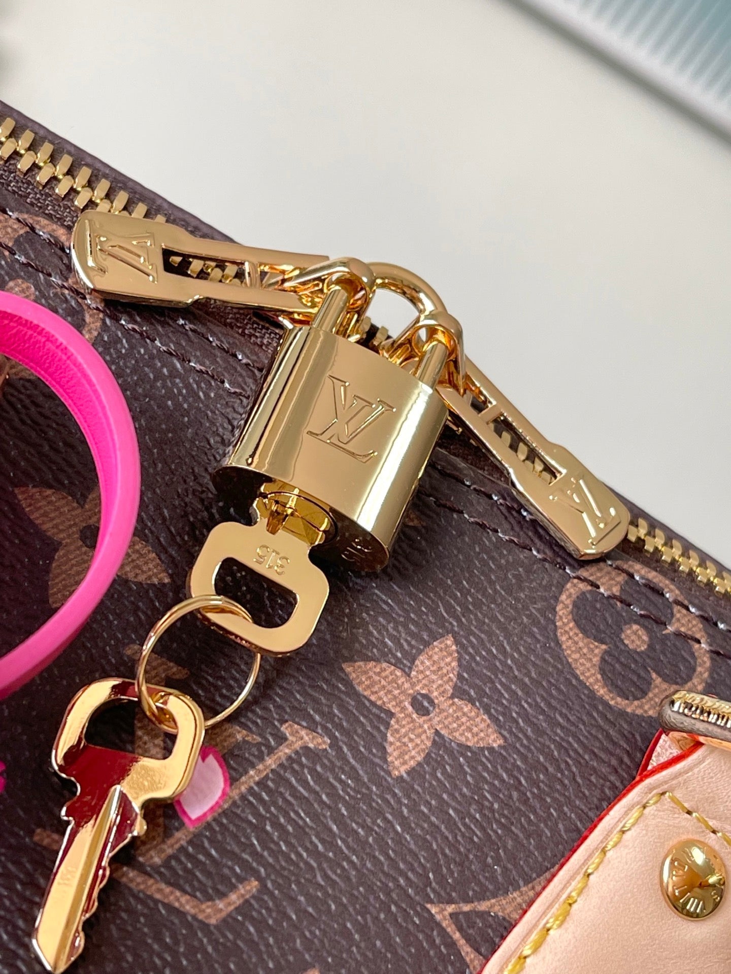 LV X TM SPEEDY BANDOULIÈRE 25 CM TOILE MONOGRAMME SAKURA MARRON FLEUR DE CERISIER