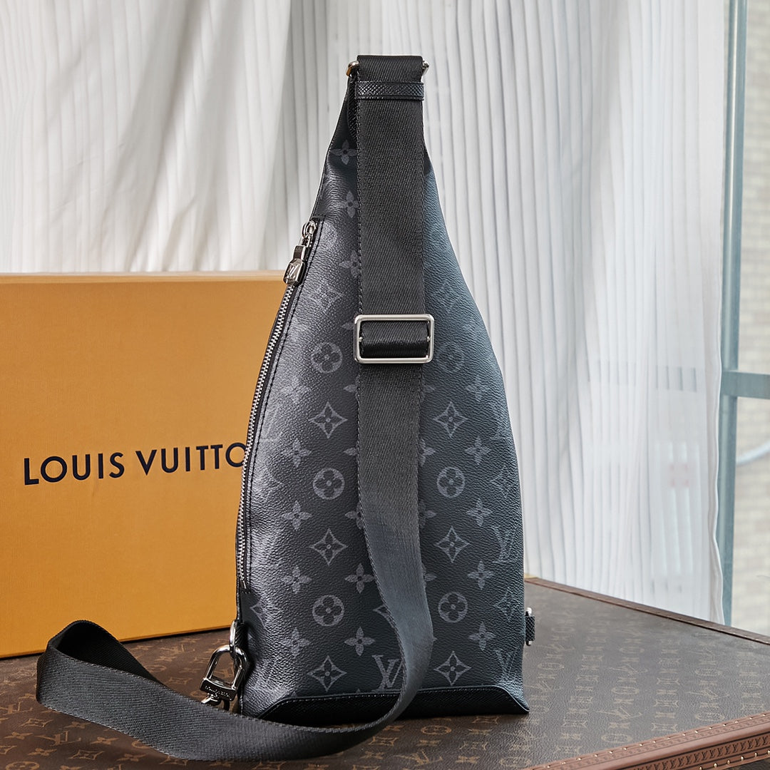 SAC À BANDOULIÈRE DUO 42 EN TOILE MONOGRAMME ECLIPSE NOIRE