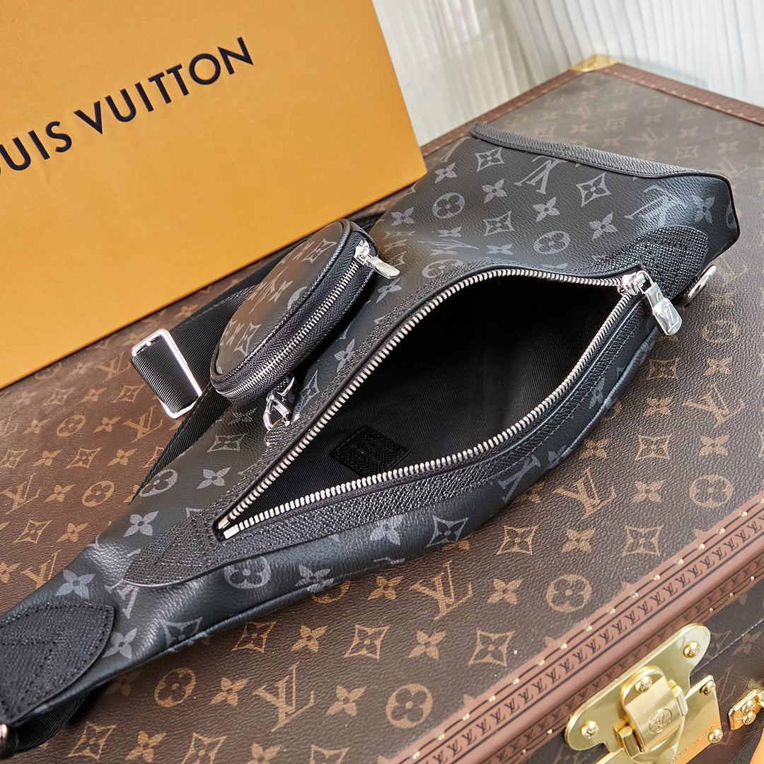 SAC À BANDOULIÈRE DUO 42 EN TOILE MONOGRAMME ECLIPSE NOIRE