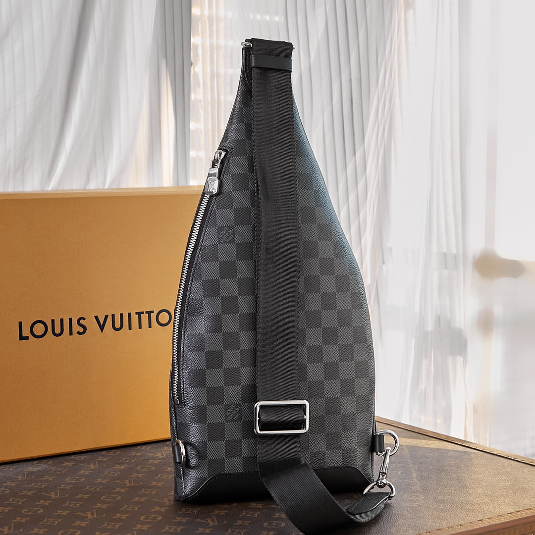 SAC À BANDOULIÈRE DUO 42 EN TOILE DAMIER GRAPHITE GRIS NOIR