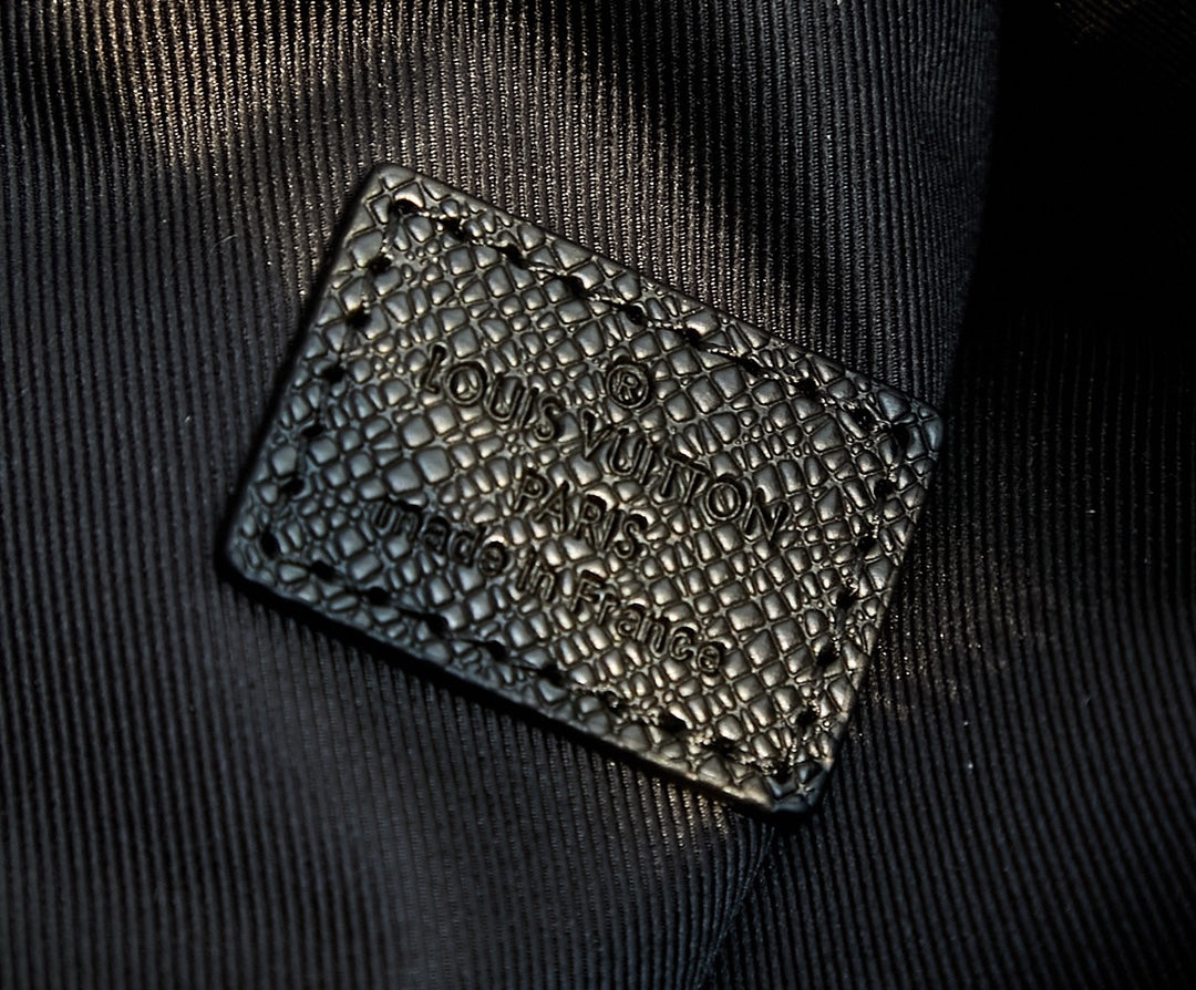 SAC À BANDOULIÈRE DUO 42 EN TOILE MONOGRAMME ECLIPSE NOIRE