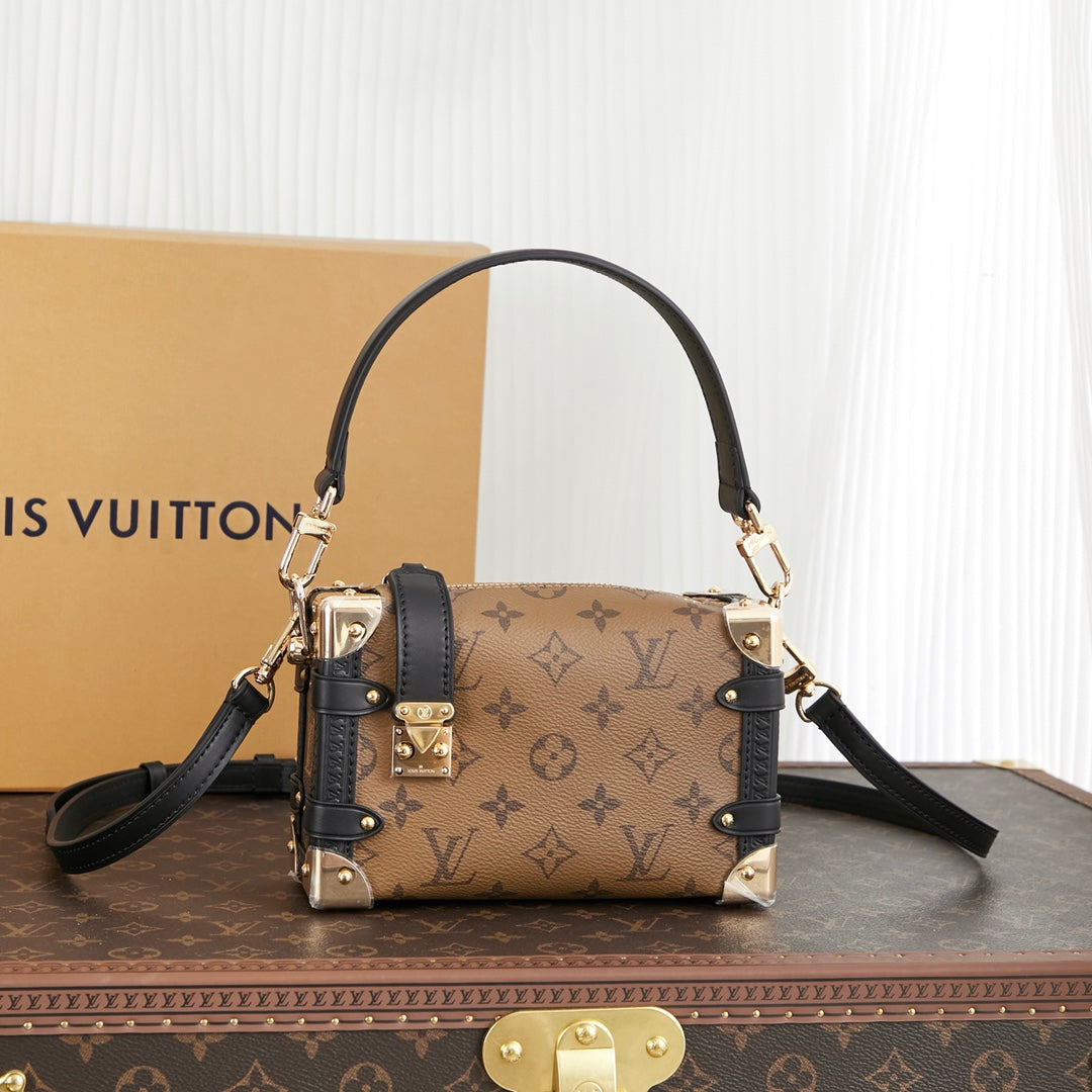 Coffre latéral Mini 18 po, toile inversée avec monogramme marron, quincaillerie dorée