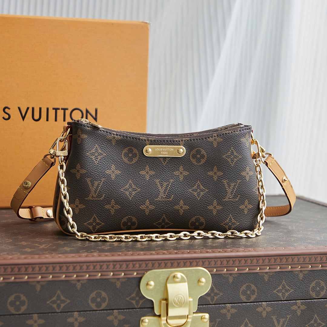 POCHETTE LIV 24 EN TOILE MONOGRAMME MARRON QUINCAILLERIE DORÉ