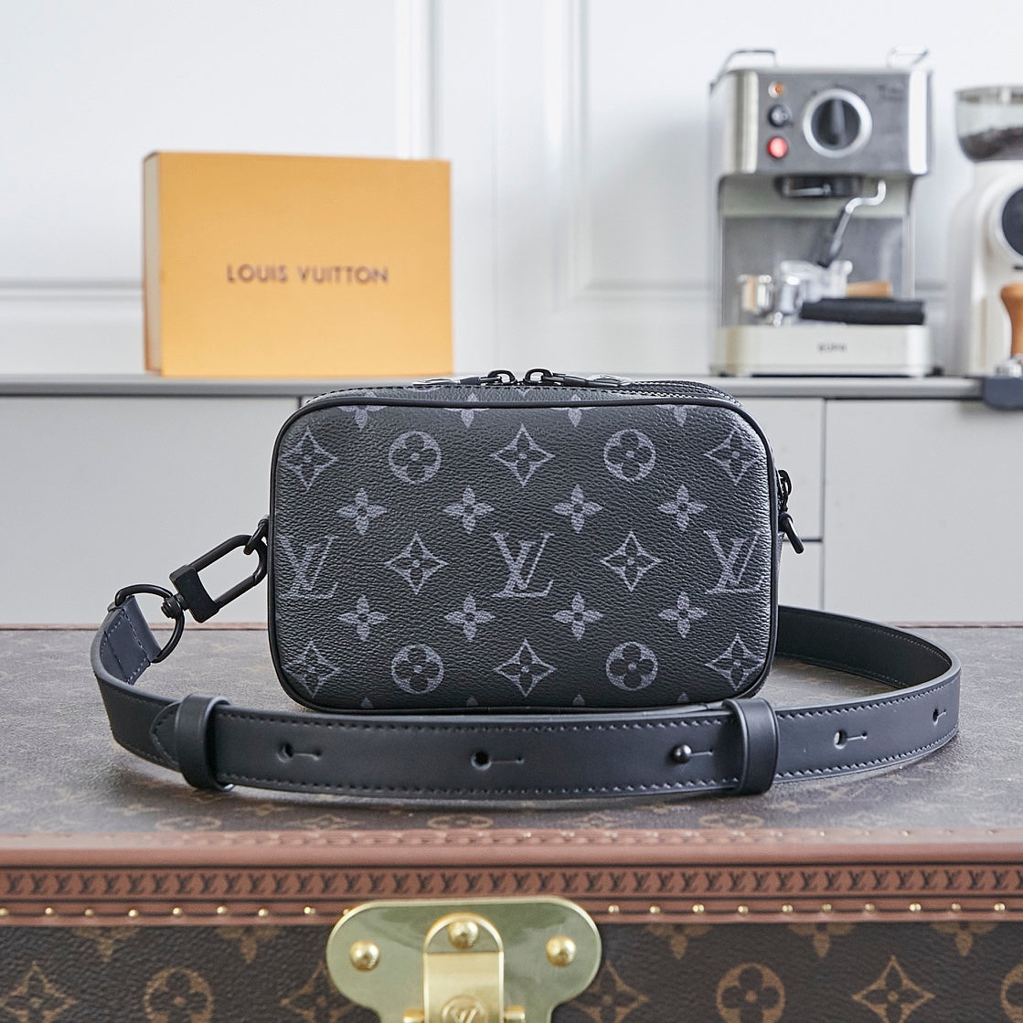 NANO ALPHA 18 EN TOILE ECLIPSE MONOGRAMME NOIRE
