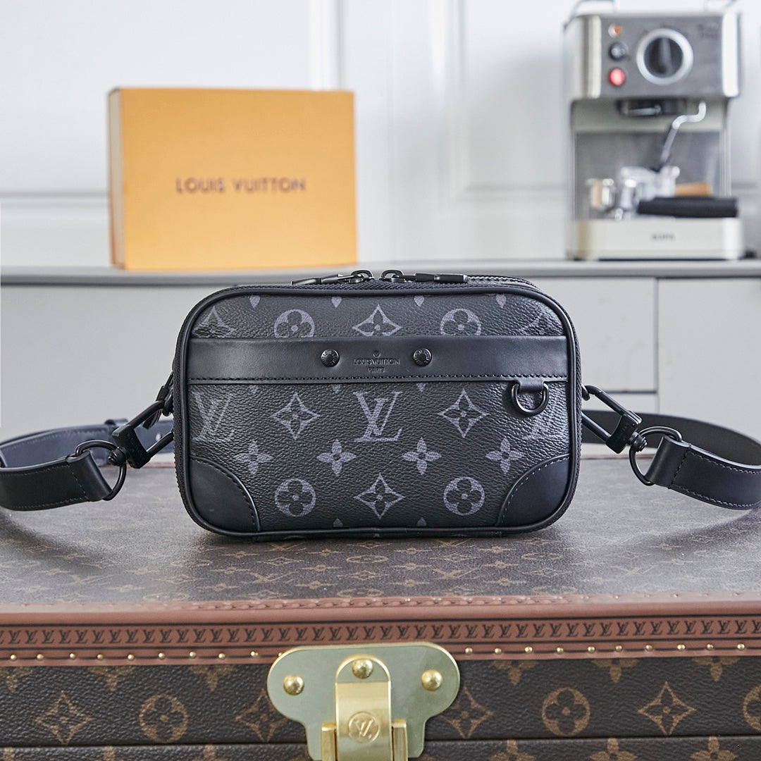 NANO ALPHA 18 EN TOILE ECLIPSE MONOGRAMME NOIRE