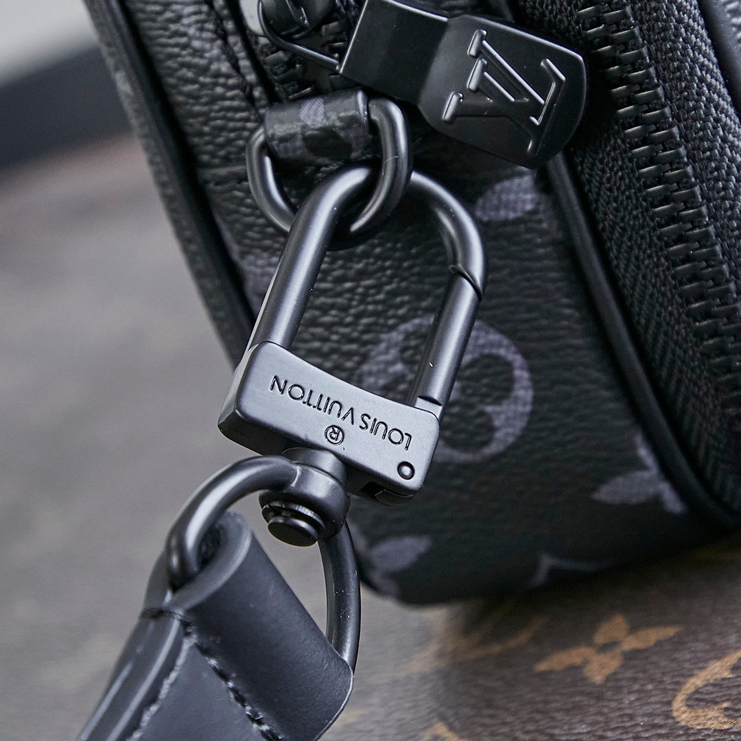 NANO ALPHA 18 EN TOILE ECLIPSE MONOGRAMME NOIRE