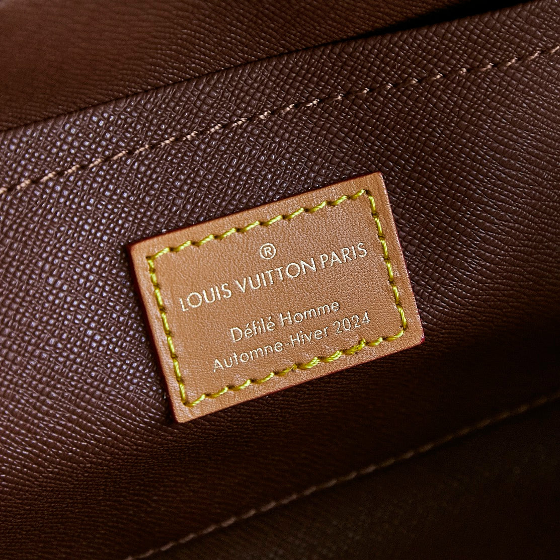 LOCKER DOPP KIT 23 EN TOILE POUSSIÈRE MONOGRAMME MARRON