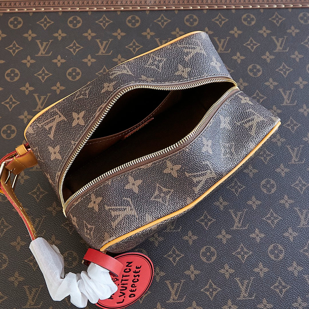LOCKER DOPP KIT 23 EN TOILE POUSSIÈRE MONOGRAMME MARRON