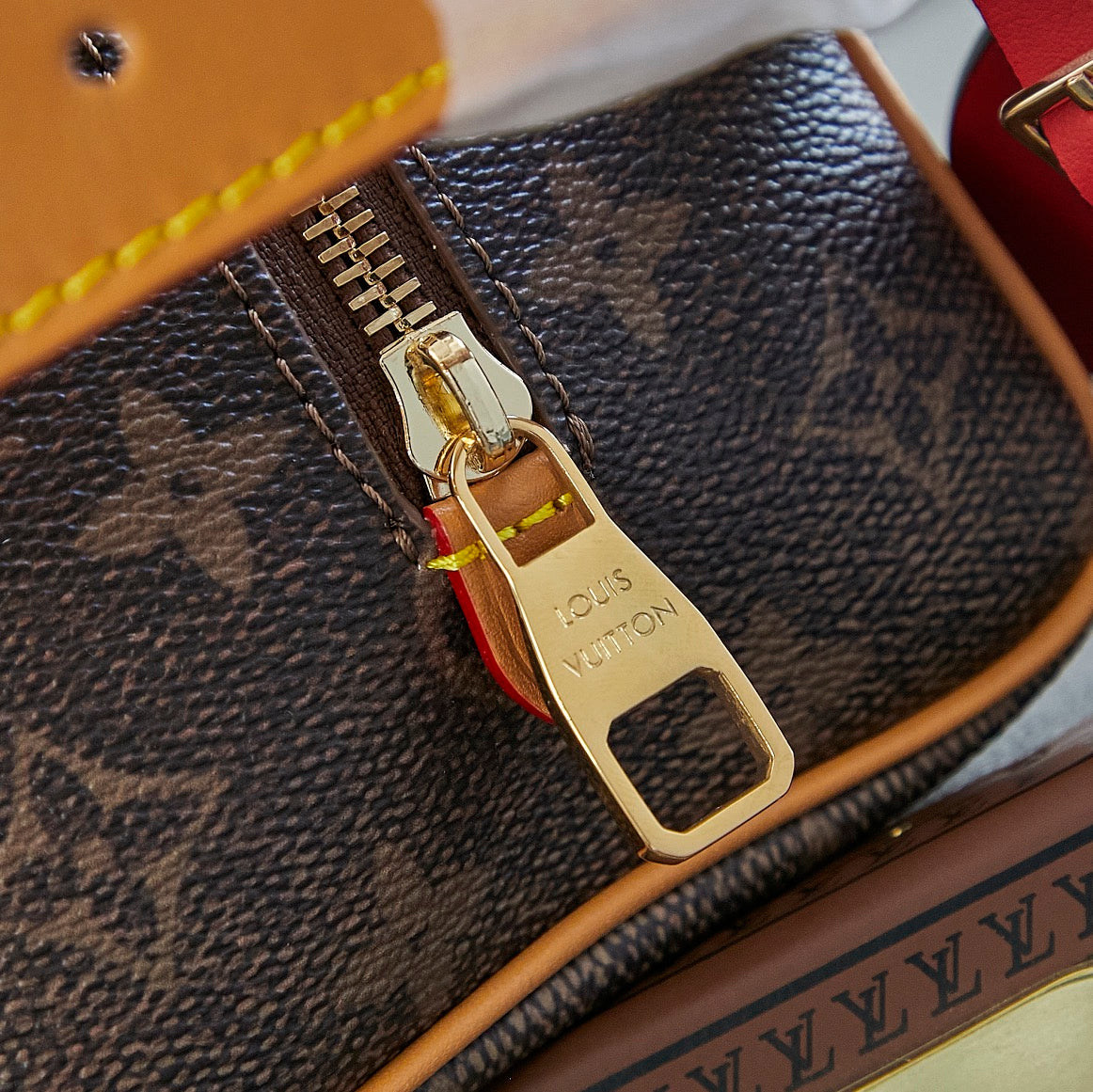 LOCKER DOPP KIT 23 EN TOILE POUSSIÈRE MONOGRAMME MARRON