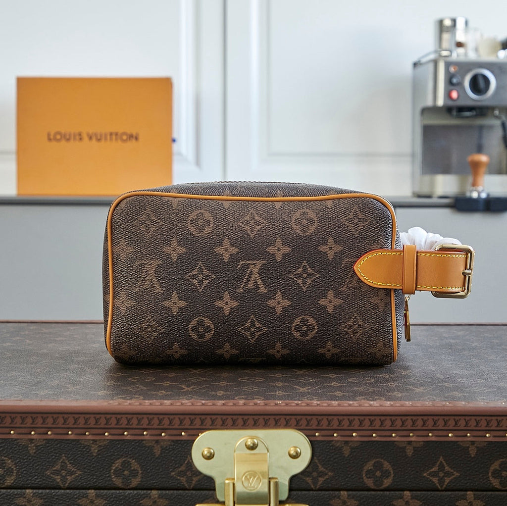 LOCKER DOPP KIT 23 EN TOILE POUSSIÈRE MONOGRAMME MARRON