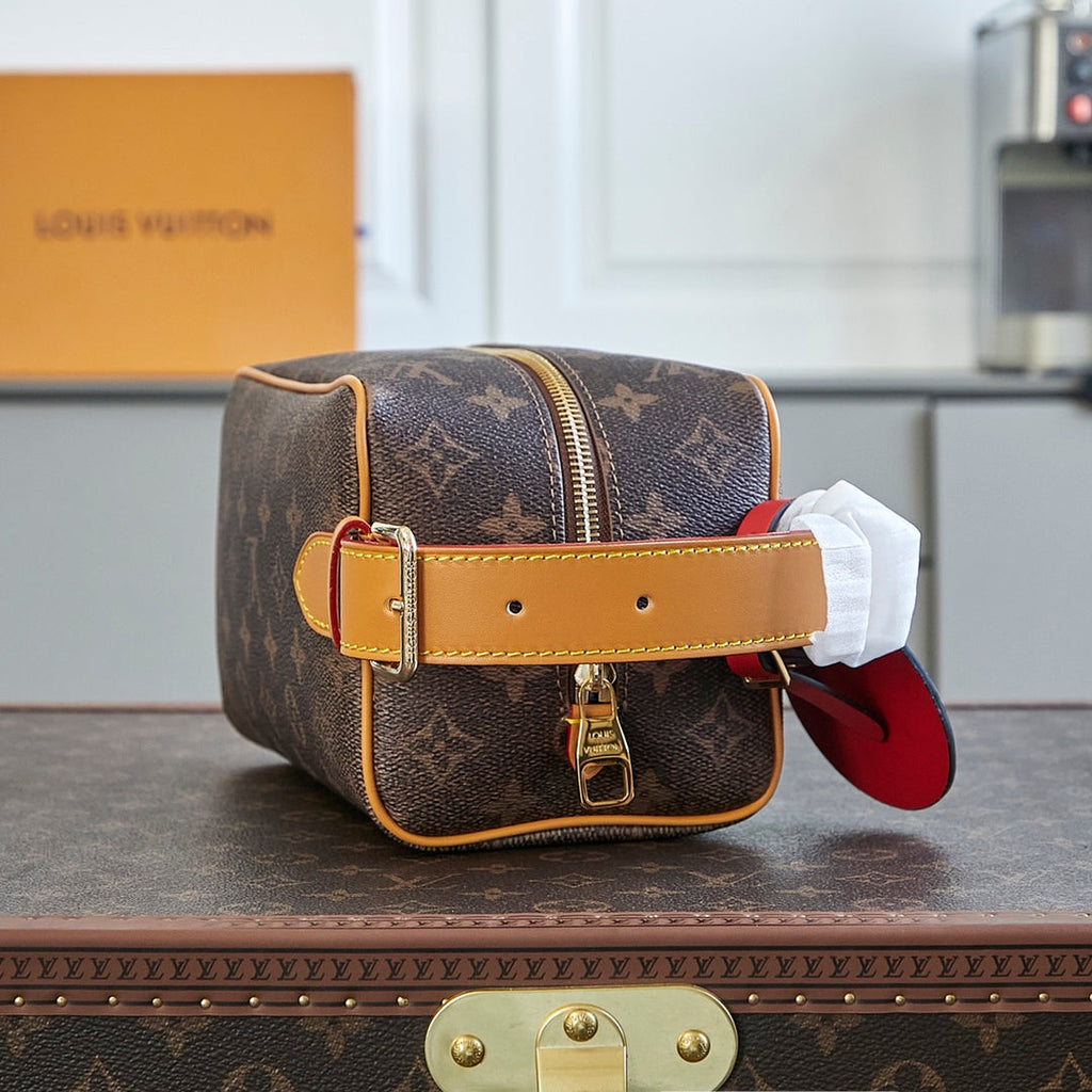 LOCKER DOPP KIT 23 EN TOILE POUSSIÈRE MONOGRAMME MARRON