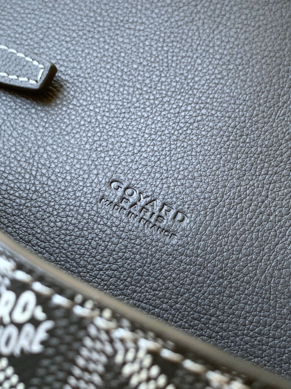 PORTEFEUILLE-POCHETTE CHYPRE 21 EN TOILE GOYARDINE GRISE ET CUIR DE VEAU